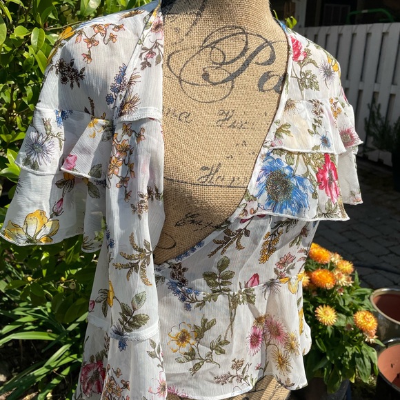 Spring wrap flutter blouse - Picture 5 of 6